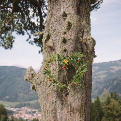160928 Khiria mountainwedding 0010 - Wildflowers and campfires at this intimate Austrian wedding Wildflowers and campfires at this intimate Austrian wedding