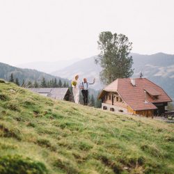 160928 Khiria mountainwedding 0027 - Wildflowers and campfires at this intimate Austrian wedding Wildflowers and campfires at this intimate wedding in Austria
