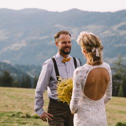 160928 Khiria mountainwedding 0031 - Wildflowers and campfires at this intimate Austrian wedding Wildflowers and campfires at this intimate wedding in Austria