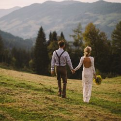 160928 Khiria mountainwedding 0040 - Wildflowers and campfires at this intimate Austrian wedding An intimate wedding in Austria