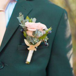 JadeEloraPhotography Link Zelda 053 - This subtle Link and Zelda wedding inspiration will teleport you to a fancy-pants Hyrule This subtle Link and Zelda wedding inspiration will teleport you to a fancy-pants Hyrule