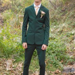 JadeEloraPhotography Link Zelda 099 - This subtle Link and Zelda wedding inspiration will teleport you to a fancy-pants Hyrule v