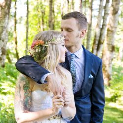 Cats, balloons, and gold glitter at this boho Portland wedding