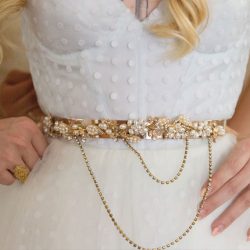 Cats, balloons, and gold glitter at this vintage chic Portland wedding