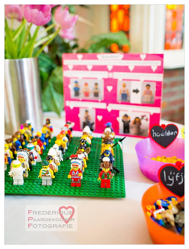 LEGO minifigure wedding favors for fun and entertainment