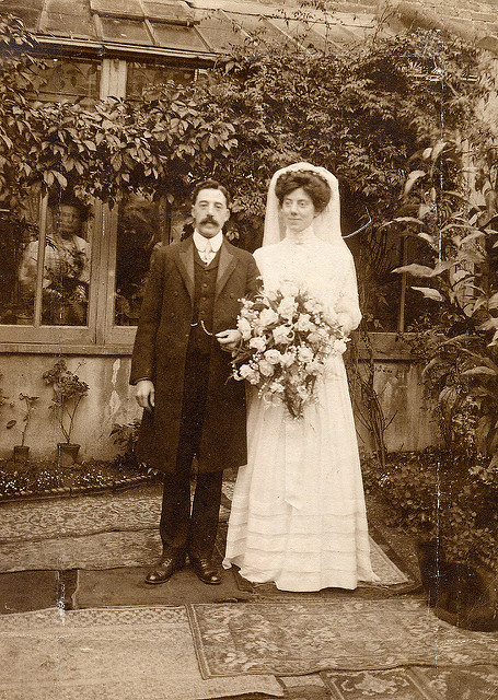 Vintage snack: Ghost brides, mirrors, and black cats