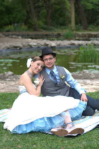 Rachel & David’s artsy retro picnic wedding