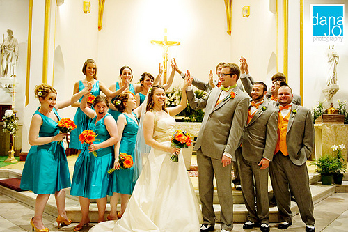 Holly & Seth’s high-fiving museum wedding with a broken foot