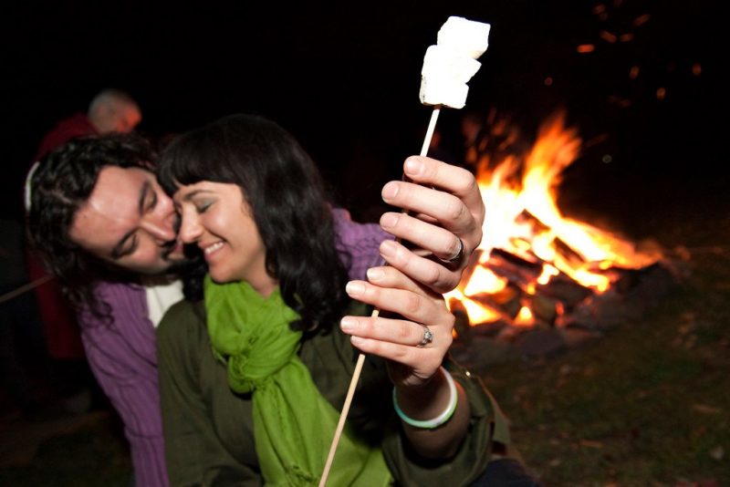Dori & Ben’s Jewish, vegan, eco-friendly wedding and bonfire