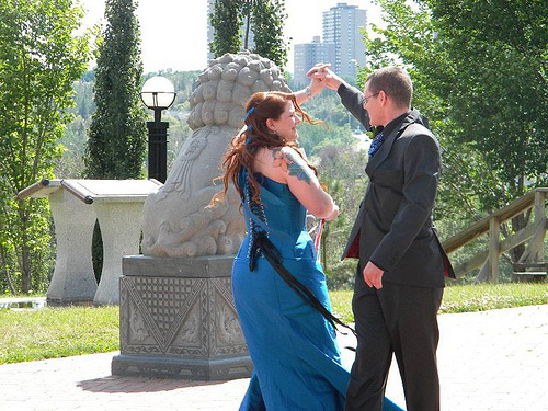 Franki & Jay’s colorful wedding meets sword-fighting dancefest