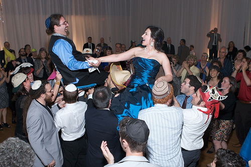 Valerie and Noam’s eco-friendly traditional Jewish wedding