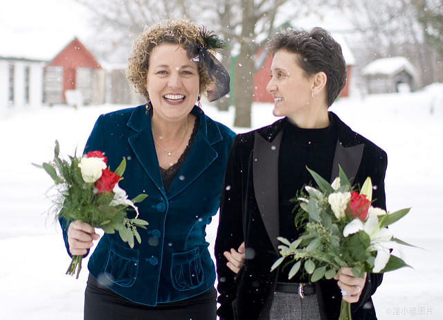 CJ & Jessica’s lesbian elopement to open-minded Iowa
