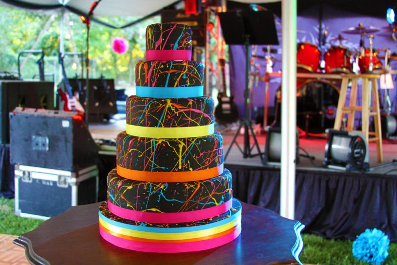 Lisa & Bill’s elegant neon 1980s rock wedding