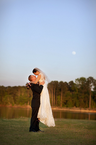 Grace & Kevin’s lakeside beer and barbecue wedding