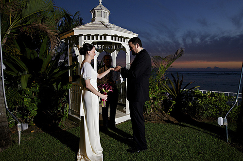 Lisa & Carlos’ runaway Hawaiian elopement wedding