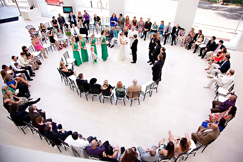 Can you get married with NO aisle? Meet the aisle-free ceremony