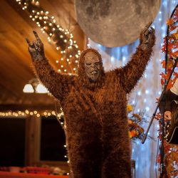 Tiffany Matthews Favorites 0039 - A vintage-inspired Halloween wedding ball (with classic horror movie photo booths!) A vintage Halloween spooky wedding