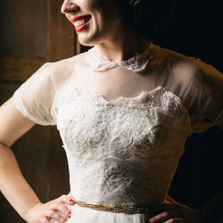 Have tea at this vintage-inspired wedding with the "dress-cued" vintage dress of our dreams