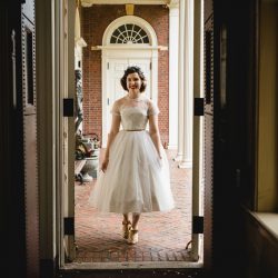 Have tea at this 1950s retro wedding