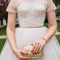 Have tea at this vintage-inspired wedding with the "dress-cued" vintage dress of our dreams