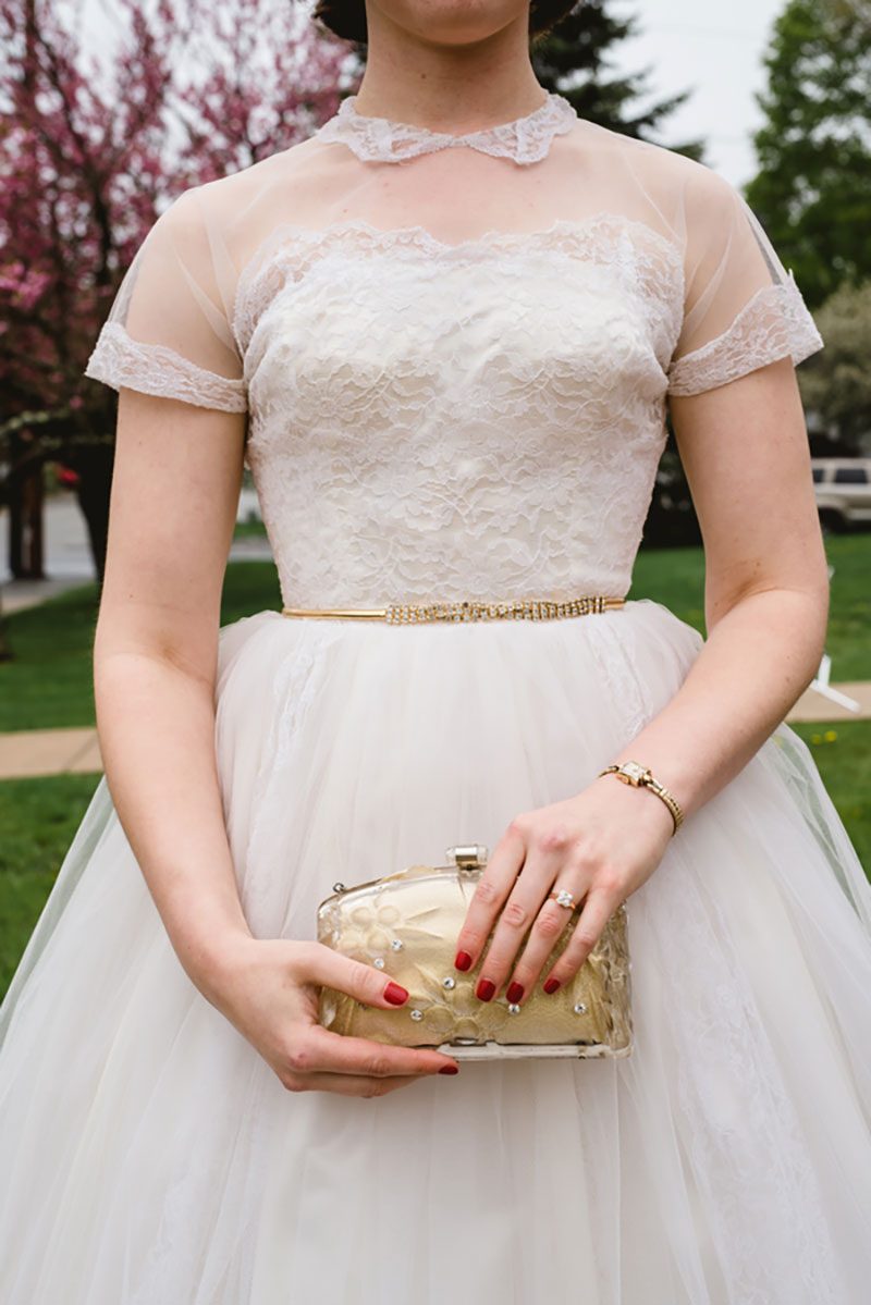 Have tea at this vintage-inspired wedding with the "dress-cued" vintage dress of our dreams