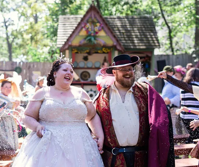 Cheer “HUZZAH” for this Bristol Renaissance Faire wedding