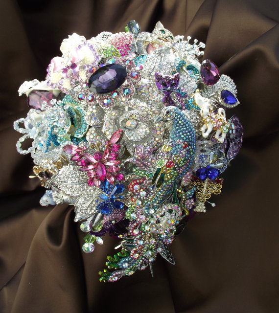 Paper, fabric, brooches, and dried flowers: alternative artificial wedding bouquets that will last forever