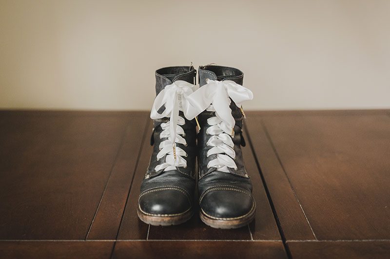 An Autumn witch lesbian wedding with tarot, tattoos, and beer