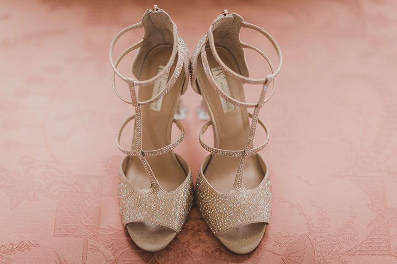 An Autumn witch lesbian wedding with tarot, tattoos, and beer