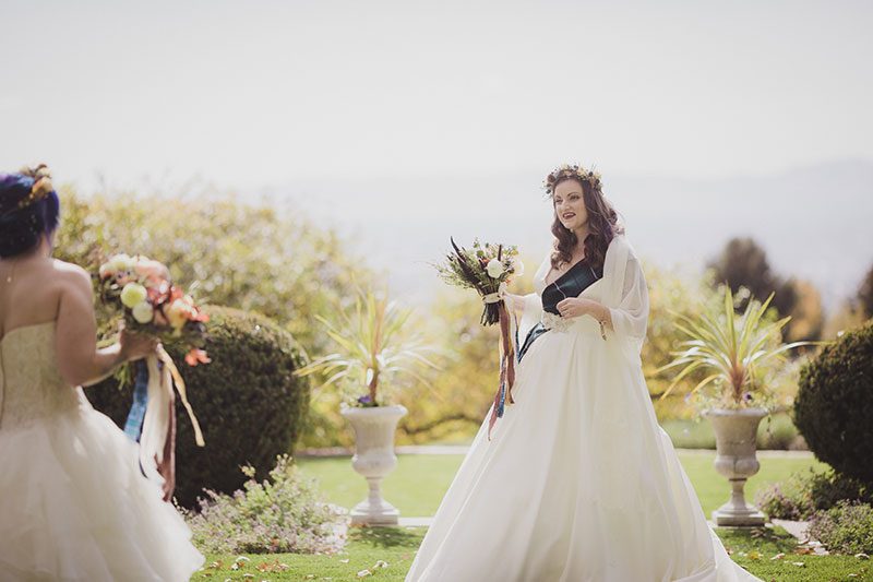 An Autumn witch lesbian wedding with tarot, tattoos, and beer