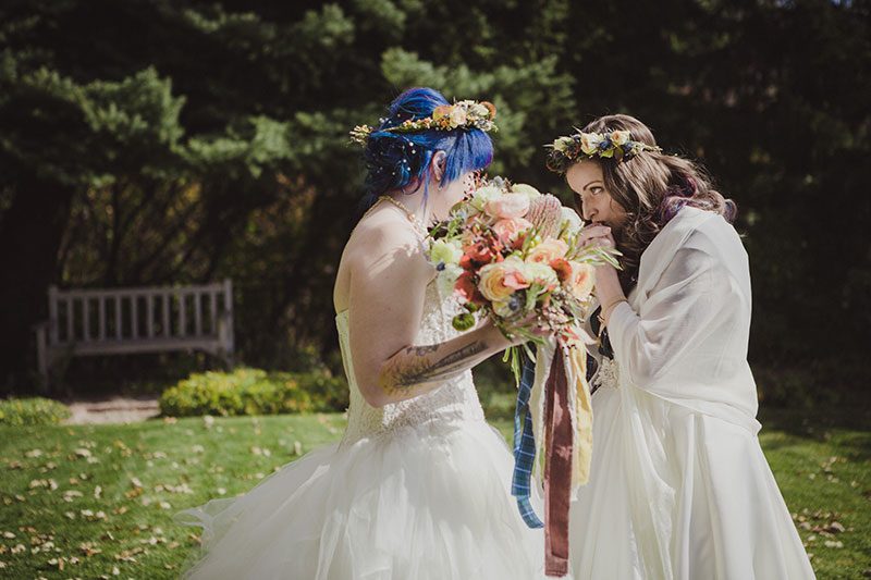 An Autumn witch lesbian wedding with tarot, tattoos, and beer
