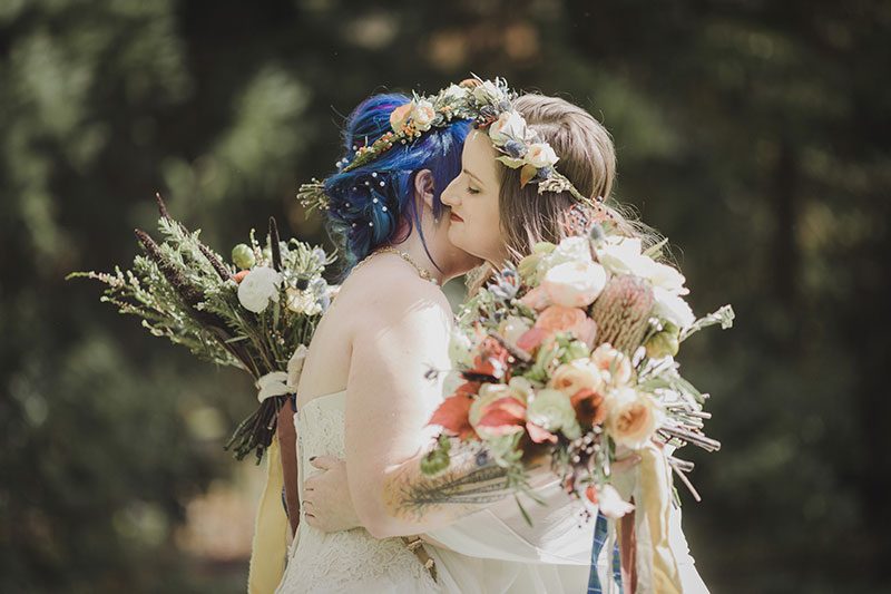 An Autumn witch lesbian wedding with tarot, tattoos, and beer