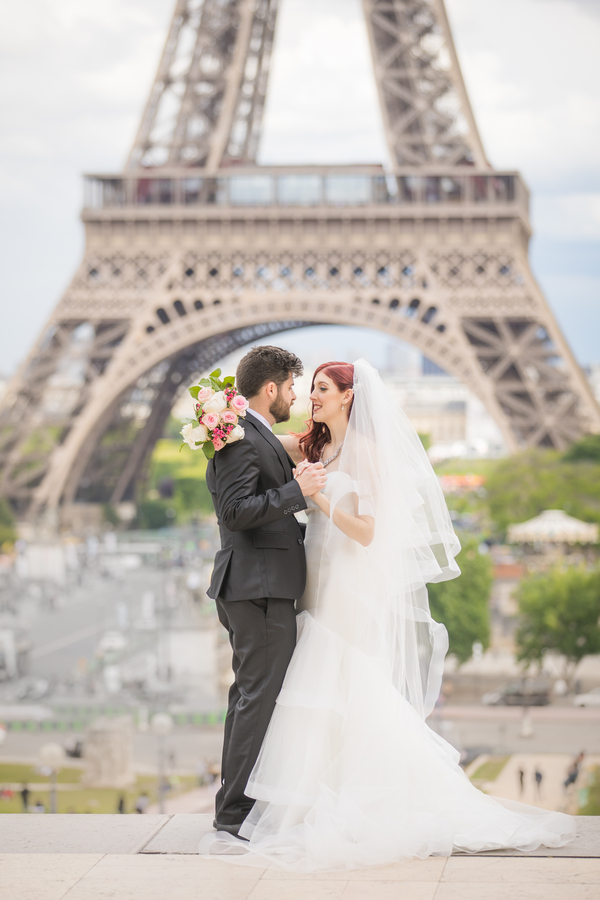 Be swept away by this romantic & glam Parisian elopement 