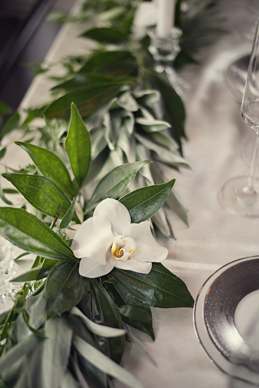 This Denver wedding inspiration channels sleek color, holiday vibes, and 420-friendly favors