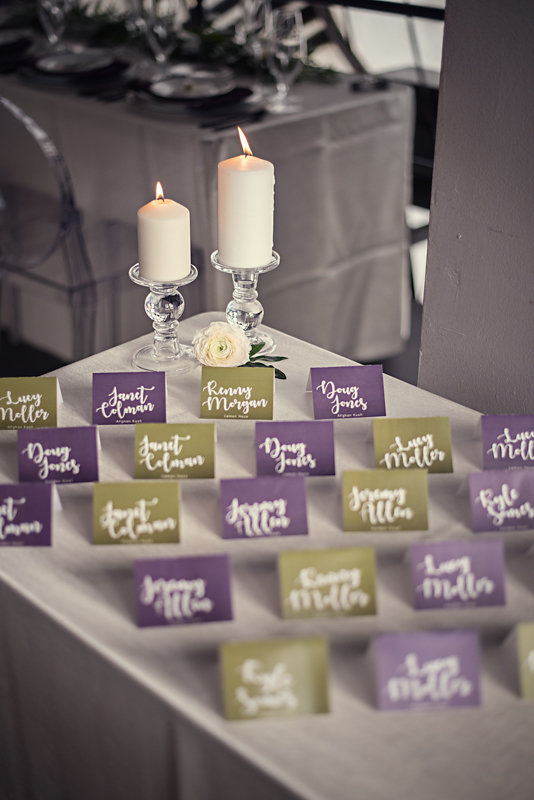 This Colorado wedding inspiration channels sleek color, holiday vibes, and 420-friendly favors