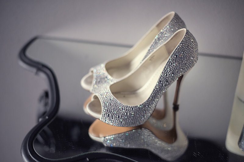 This Colorado wedding inspiration channels sleek color, holiday vibes, and 420-friendly favors