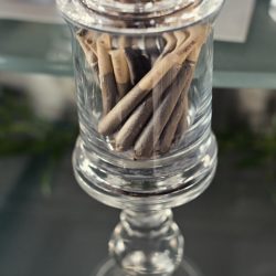 This Colorado wedding inspiration channels sleek color, holiday vibes, and 420-friendly favors