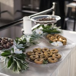 This Colorado wedding inspiration channels sleek color, holiday vibes, and 420-friendly favors