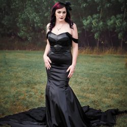 AKwedWEB 712 - A stunning black dress, tattoos, and skulls everywhere at this chic and dark wedding A stunning black dress, tattoos, and skulls everywhere at this goth wedding