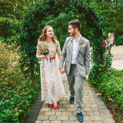 Heatwole Rosenberg RobKristenPhotography DanielZoe0598RT1F5192 low - NYC illustrators create a colorful farm wedding in North Carolina NYC illustrators create a farm wedding in North Carolina