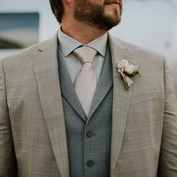 shannon andy retro macrame inspired glam wedding calgary 0122 - This wedding in Calgary channeled the 1970s and all its macrame glory This wedding in Calgary channeled the 1970s and all its macrame glory