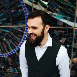 11.4.JadeTaylorp2 239 - This art museum wedding was a celebration of outsider art, craftiness, and veggie comfort food This art museum wedding was a celebration of outsider art, craftiness, and veggie comfort food