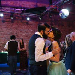 11.4.JadeTaylorp4 977 - This art museum wedding was a celebration of outsider art, craftiness, and veggie comfort food This art wedding was a celebration of outsider art, craftiness, and veggie comfort food