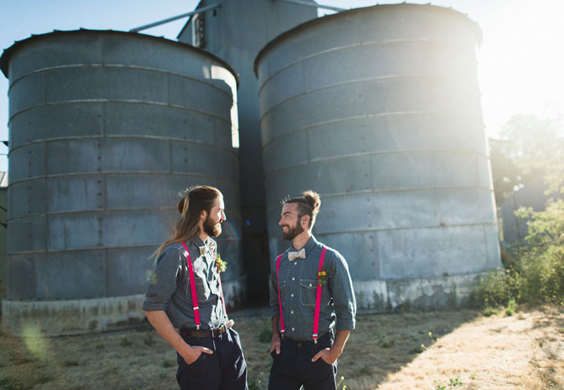 This flowery and stylish bohemian wedding inspiration will make you long for embroidery and pops of pink