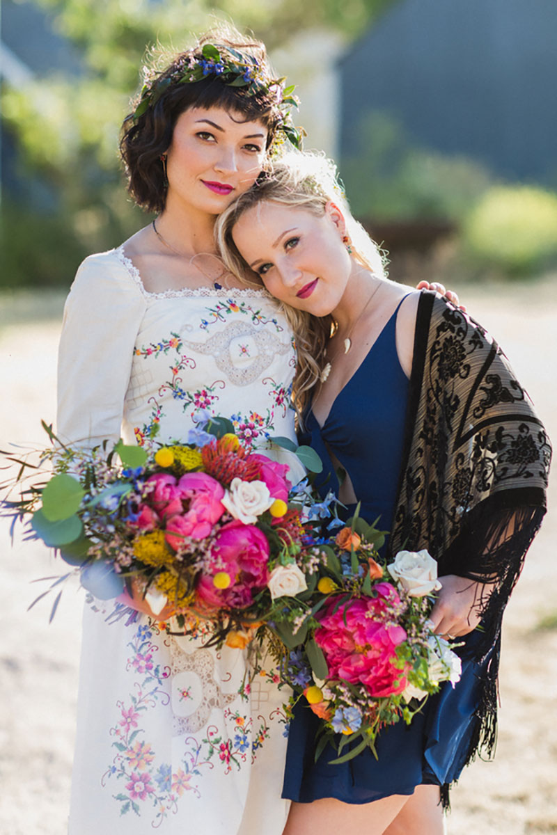 This flowery and stylish bohemian wedding inspiration will make you long for embroidery and pops of pink