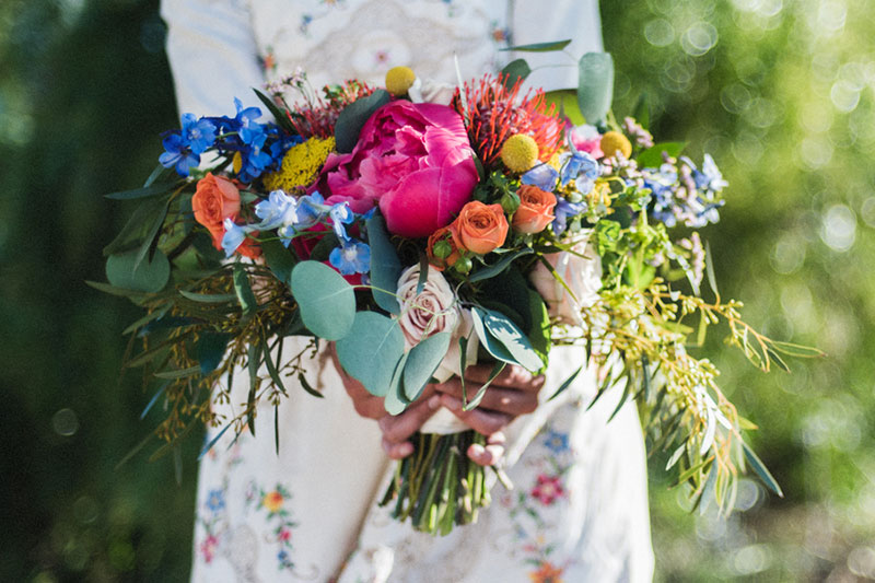 This flowery and stylish bohemian wedding inspiration will make you long for embroidery and pops of pink
