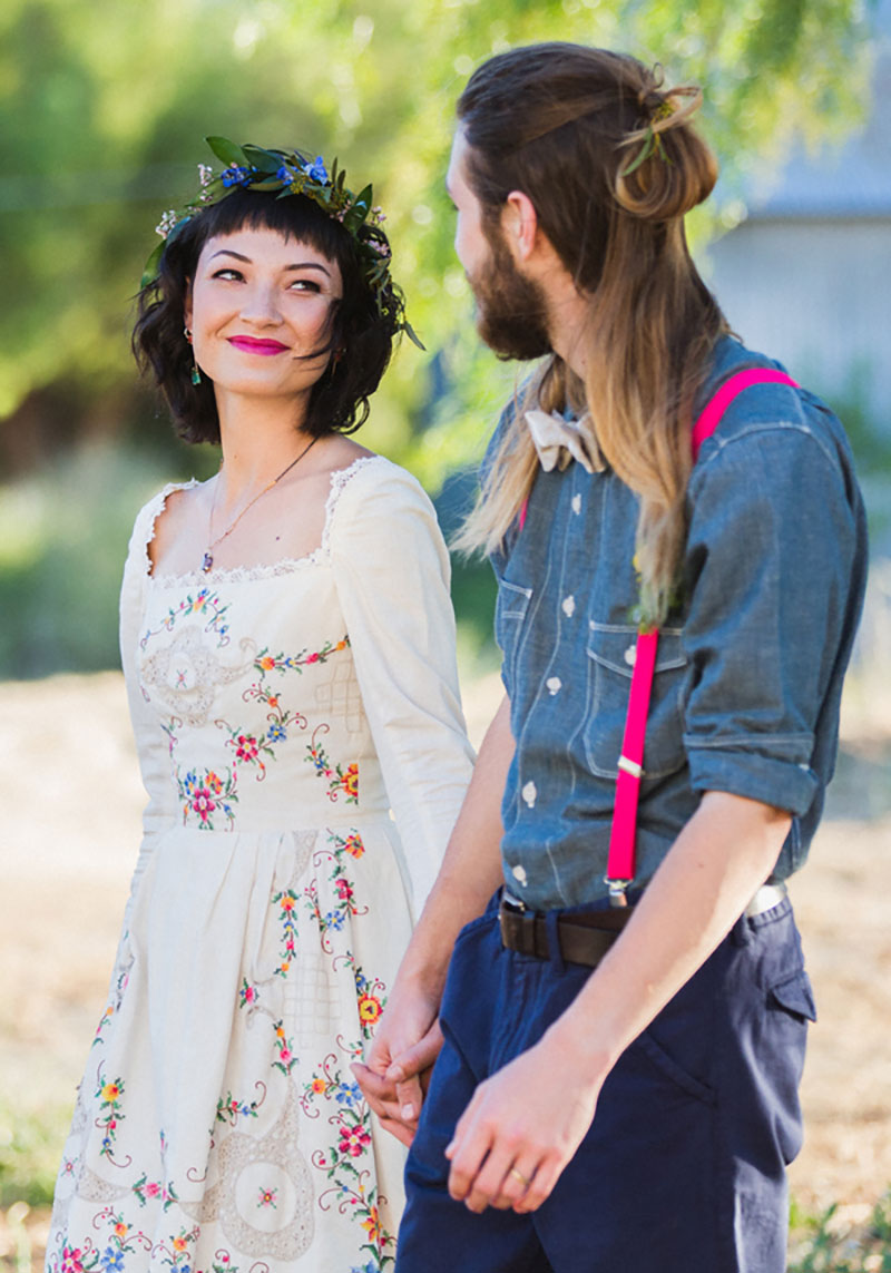 This flowery and stylish boho wedding inspiration will make you long for embroidery and pops of pink