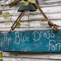 A rainy fall wedding with woodworking details
