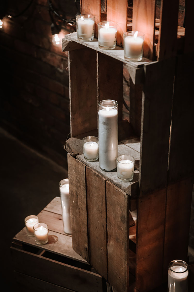 A stunningly moody Kentucky art gallery wedding with glowing details