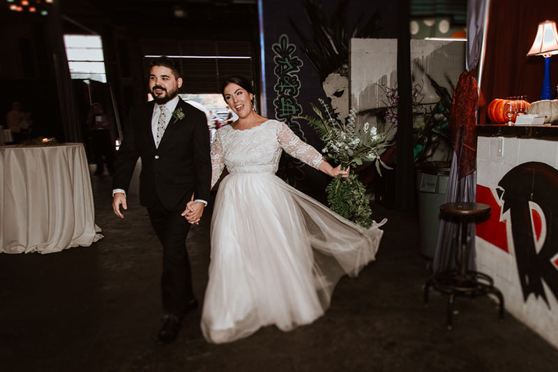 A stunningly moody Kentucky art gallery wedding with glowing details